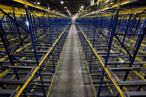 Multi Level Push Back Pallet Rack System With Steel Movable Trolley