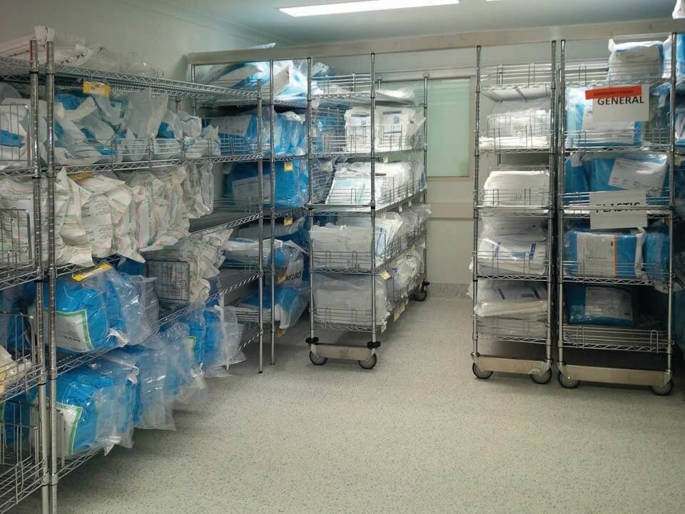 Stable  Industrial Wire Shelving Large Storage Capabilities Overhead Track For Health Care